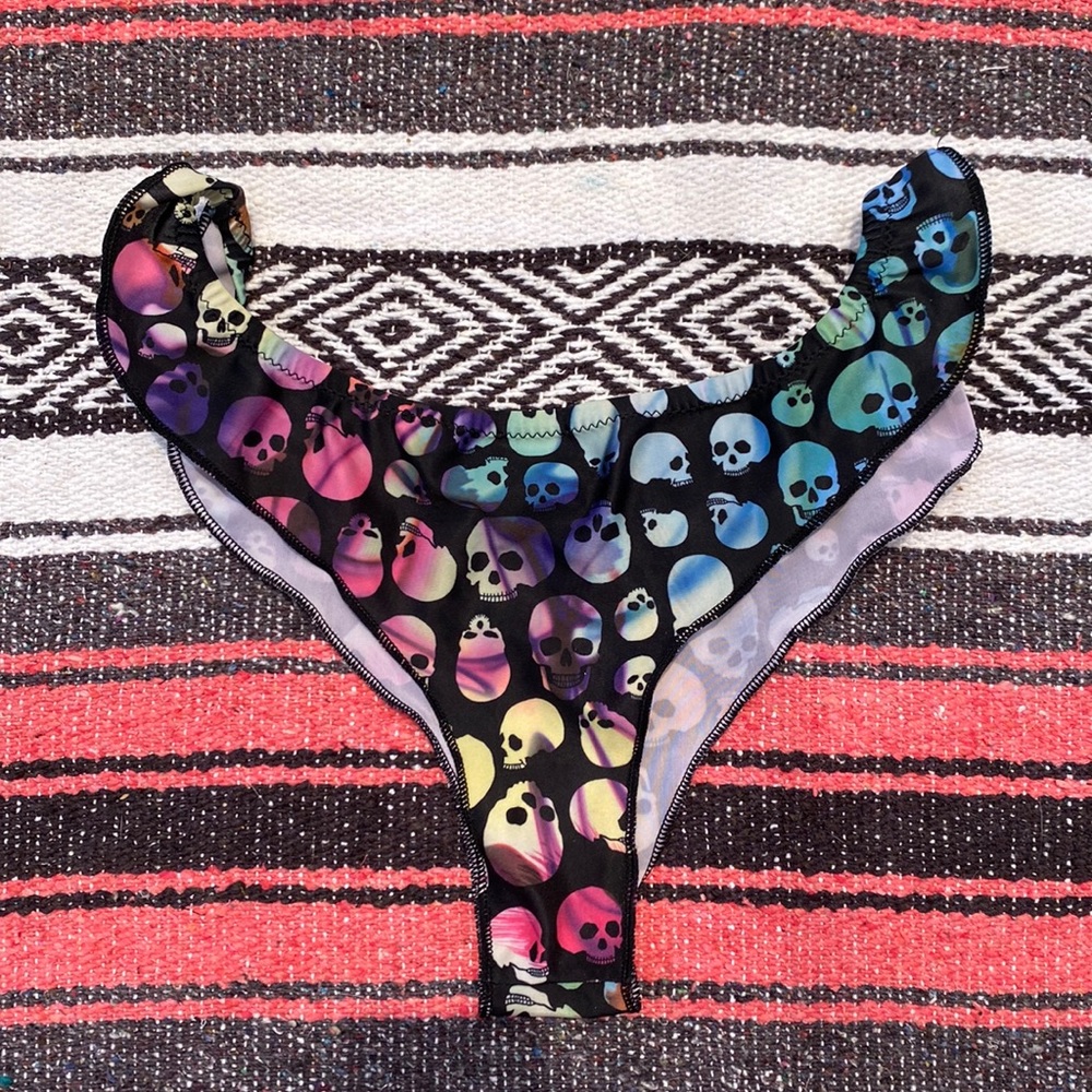 Moldie Goldies Skull Ruffle Bottoms NEW